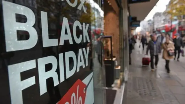 Placa anuncia Black Friday nos Estado Unidos