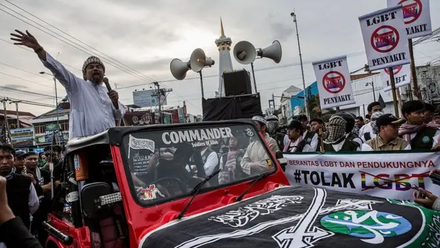 Di bawah kepimpinan Ma'ruf Amin, Majelis Ulama Indonesia (MUI) mengeluarkan fatwa bahwa lesbian, gay, biseksual dan transgender (LGBT) diharamkan. Sejak itu persekusi terhadap kelompok minoritas semakin menguat tiap tahunnya.