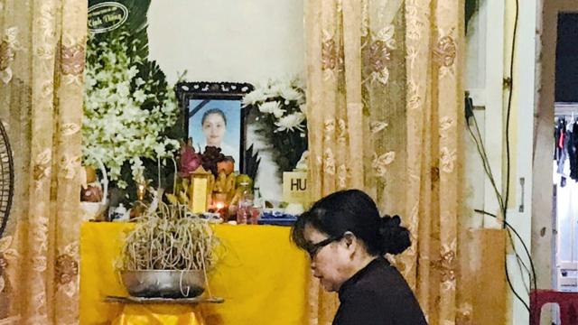 Bàn thờ cô Phạm Thị Trà My tại nhà ở huyện Can Lộc, Hà Tĩnh - ảnh chụp ngày 27/10.