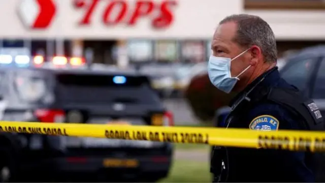 सुपर मार्केट गोळीबार