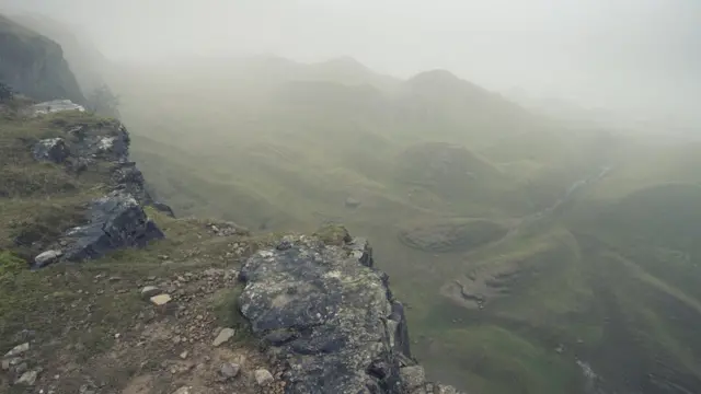 Туман на каменистой тропе