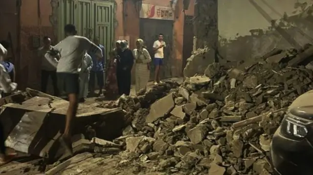 Prizor ispred smeštaja Klare Benet i njene porodice