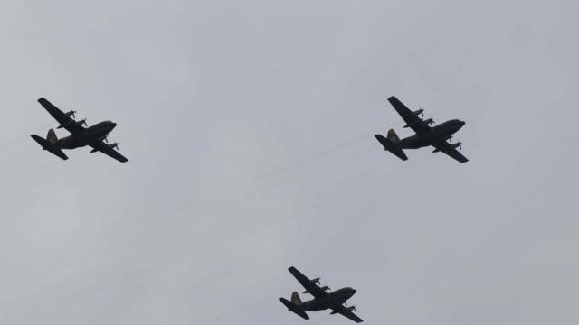 台湾空军C130编队飞过庆典现场。