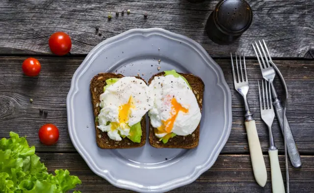 બ્રેડ અને ઇંડું.