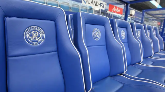 Banquillo en el Loftus Road