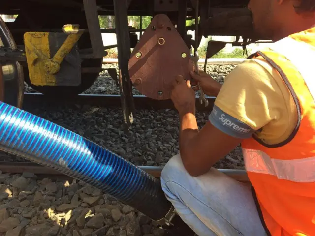 குழாய் பொருத்துதல்