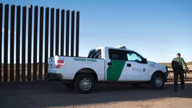 अमरीका मैक्सिको के बीच दीवार