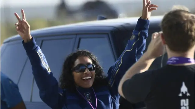 અંતરિક્ષયાત્રા પરથી પાછાં ફર્યાં શિરીષા બાંદલા