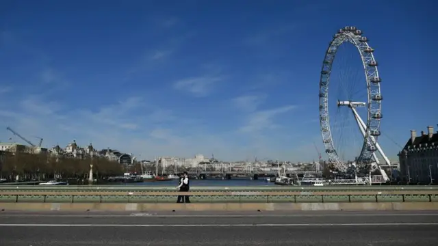 A ranar Litinin, wurare da dama a tsakiyar birnin Landan babu hada-hada rjama'a kamar yadda aka saba