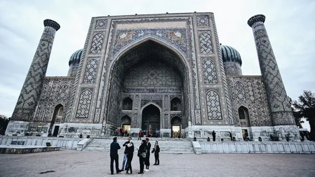 Площадь Регистан - жемчужина Самарканда.