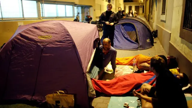 Активисты провели ночь в школах, где оборудованы участки для голосования