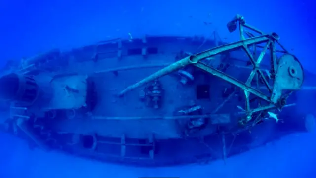 "像三趾鷗號這樣的殘骸可能需要全景拍攝才能完整表現。"——詹妮弗•伊多爾。