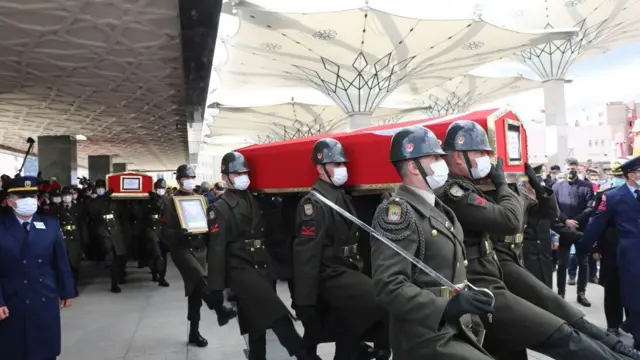 تشييع جنازات الجنود الذين قتلوا في عملية مخلب النسر 2 في جبل غارا بإقليم كردستان العراق. 12 فبراير/شباط 2021