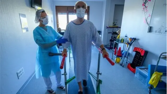 সুস্থ হতে অনেকের ফিজিওথেরাপির সহায়তাও দরকার হয়।