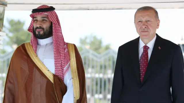 Tashqarida biseksual