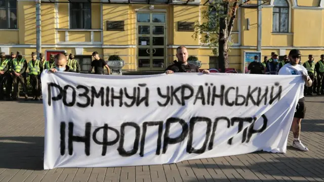 Блокування каналів Медведчука. Що це було і чи це взагалі законно