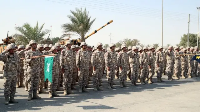 جنود أتراك في القاعدة العسكرية في قطر