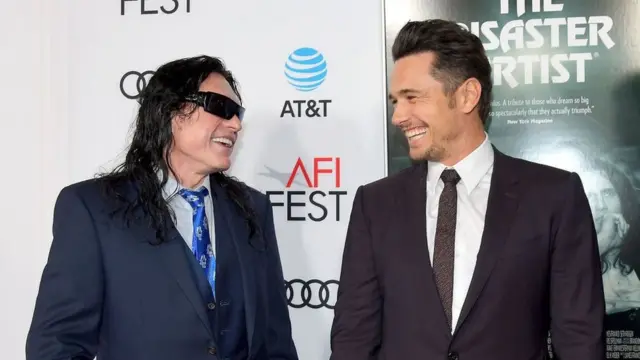 Джеймс Франко и герой его фильма - настоящий горе-артист Томми Вайсо - на премьере фильма "Горе-артист" в Лос-Анджелесе, 20 ноября 2017 г.