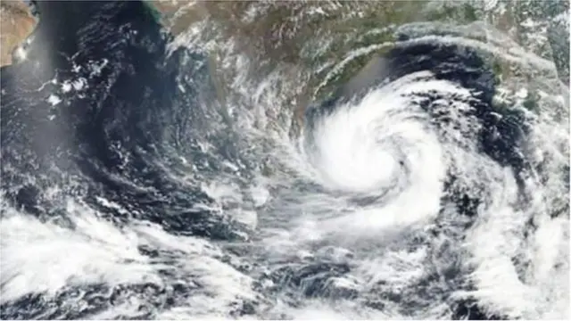 উপকূলীয় অঞ্চলের বাইরে যে জেলাগুলোতে সাধারণত ঘূর্ণিঝড় হয় না, এসব জেলাতেও ঘূর্ণিঝড় আম্পানের তান্ডবে ব্যাপক ক্ষয়ক্ষতি হয়েছে।