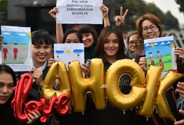 Para pendukung Ahok yang masih mengikuti setiap perkembangan idolanya