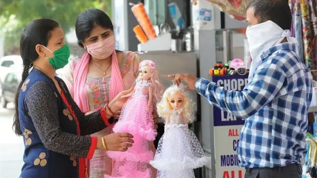 బొమ్మల విక్రయం