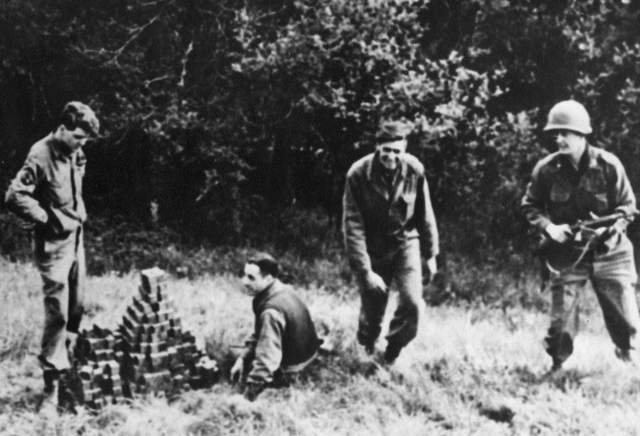 หน่วยข่าวกรองพิเศษของฝ่ายสัมพันธมิตร ตรวจพบและยึดลูกบาศก์ยูเรเนียมของนาซีไว้ได้ ในปี 1945