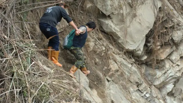 मीशान में एक गांव के नज़दीक चट्टान