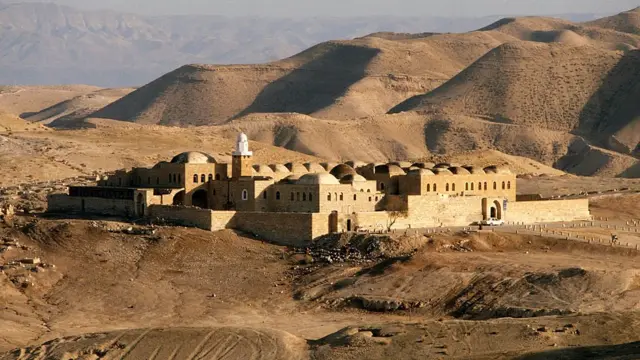 مقبره موسی نبی؛ میهمانی در این مکان برگزار شده که از زیارتگاه‌های مسلمانان به شمار می‌آید