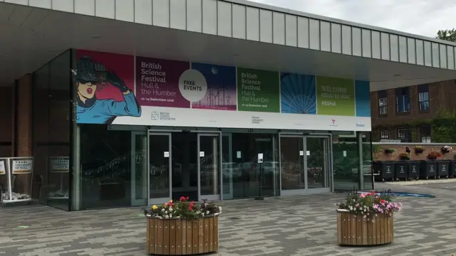 Университет Халла