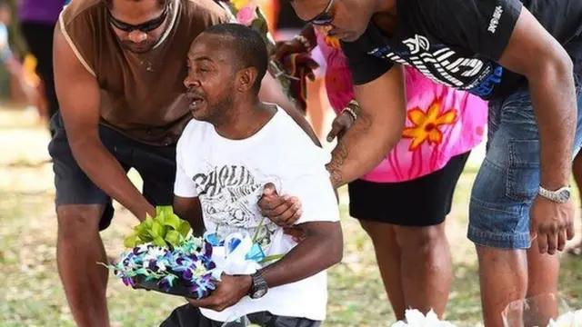 скорбящие в Кернсе