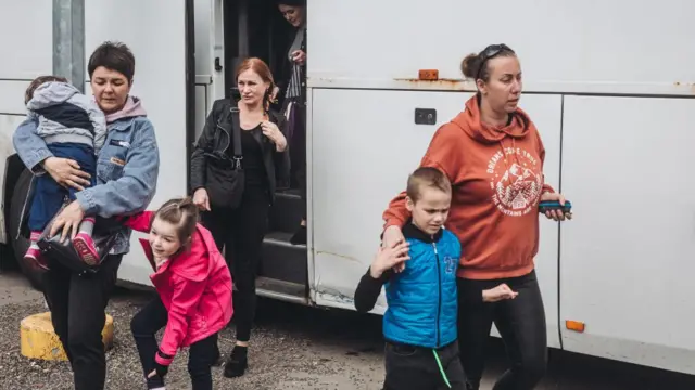 Azovstal'dan tahliye edilen siviller