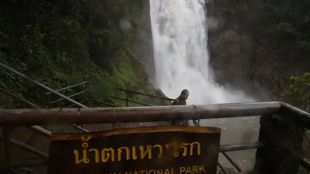 น้ำตกเหวนรก