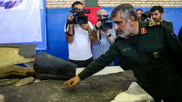 ایران قطعاتی از پهپاد آمریکایی سرنگون شده را به نمایش گذاشت