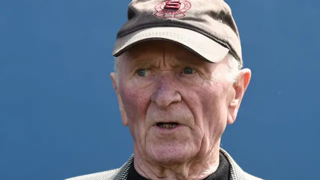 Harry Gregg, l'ancien gardien de but de Manchester United et de l'Irlande du Nord.
