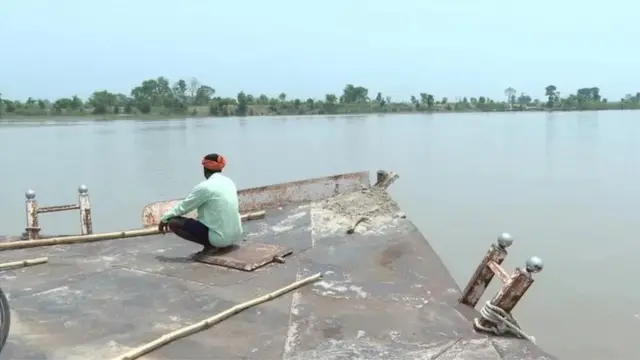 નારાયણી નદીને સામે કાંઠે દેખાતું સુસ્તા ગામ