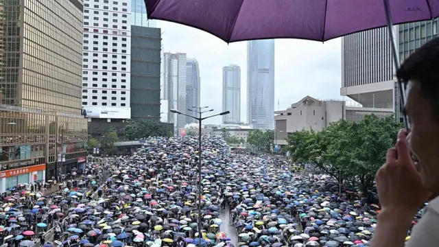 ஹாங்காங்: தொடரும் போராட்டம், தாக்கும் போலீஸார் - நடப்பது என்ன?