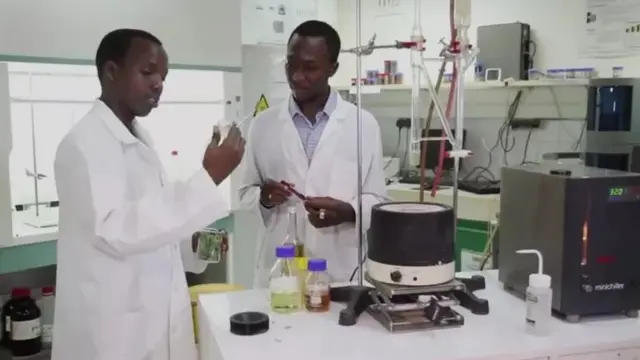 Gerard Niyondiko (i bubamfu) avuga ko aya mavuta Maïa akinga imibu hagati y'amasaha umunani n'amasaha icenda iyo umuntu ayisize