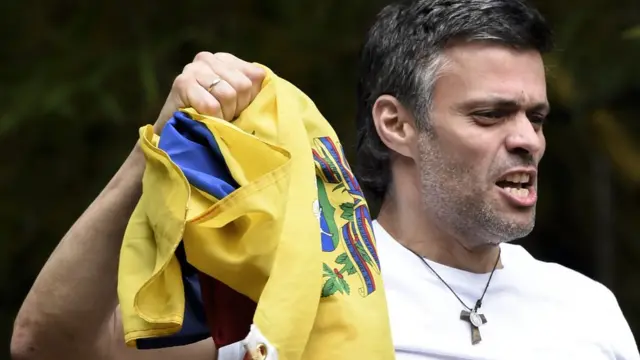 వెనెజులా ప్రతిపక్ష నేత లియోపోల్డో లోపేజ్