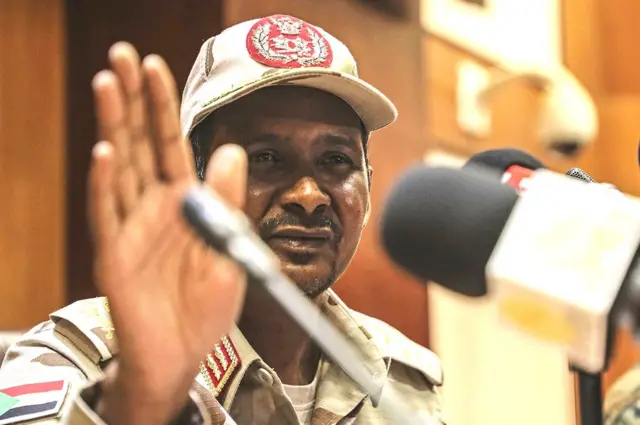 आरएसएफ़ के कमांडर जनरल मोहम्मद हमदान 'हेमेती' डागोलो