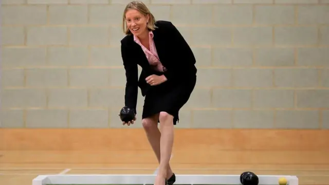 تريسي كراوتش، أول وزيرة مكلفة بمعالجة مشكلة الوحدة