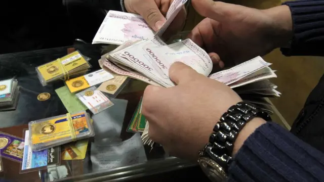 پیش فروش سکه یکی از اقدامات بانک مرکزی برای فرونشاندن التهاب بازار ارز بوده است