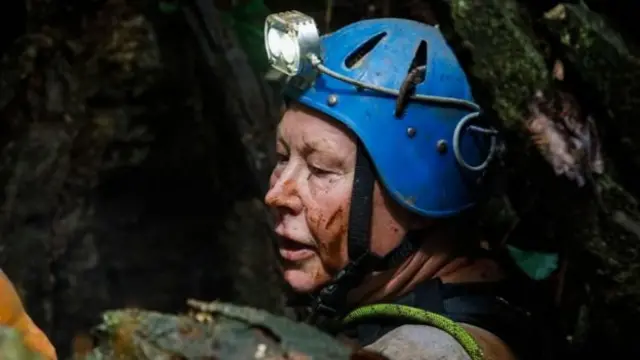 นายโรเบิร์ต คาร์ไลน์ ฮาร์เปอร์ หนึ่งใน 3 นักประดาน้ำในถ้ำระดับโลก จากสหราชอาณาจักรร่วมกันสำรวจโพรงร่วมกับเจ้าหน้าที่ของไทยด้วย