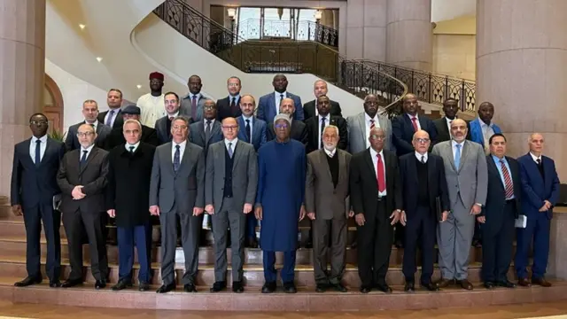 المبعوث الأمي إلى ليبيا رفقة أعضاء اللجنة العسكرية