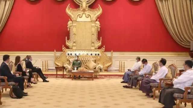 ဗိုလ်ချုပ်မှူးကြီးမင်းအောင်လှိုင် ဇွန်လ ၃ ရက်နေ့က အပြည်ပြည်ဆိုင်ရာ ကြက်ခြေနီကော်မတီဥက္ကဋ္ဌ ကို လက်ခံတွေ့ဆုံစဥ်