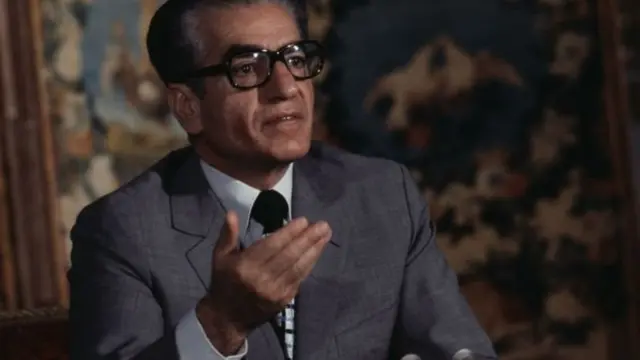 في عام 1975 عندما وقع شاه إيران محمد رضا بهلوي ونائب الرئيس العراقي صدام حسين اتفاق صلح في الجزائر