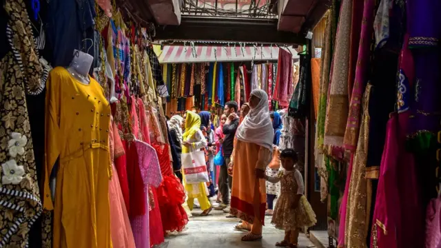 ভোক্তা অধিকারের বিষয়টি নিয়ে মানুষ আগের চেয়ে সচেতন এখন