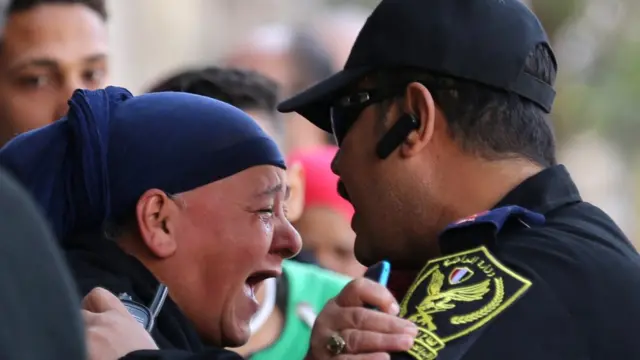 انفجار في كنيسة ملحقة بالكاتدرائية المرقسية في القاهرة