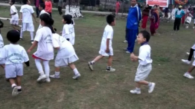 'યાઓસાંગ' ઉત્સવમાં ભાગ લેતાં બાળકો