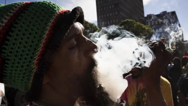 Okunrin kan to mu igbo