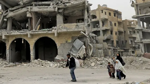 প্রায় সাড়ে তিন বছর পর আই এসের নিয়ন্ত্রণমুক্ত হয়েছে সিরিয়ার রাকা